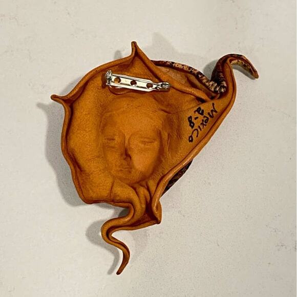 VTG Art to Wear Brooch Mexican Hand tooled Soft Leather Profile,Face, Pin,Ethnic - Picture 6 of 7